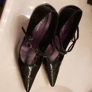 T strap black patented leather heels